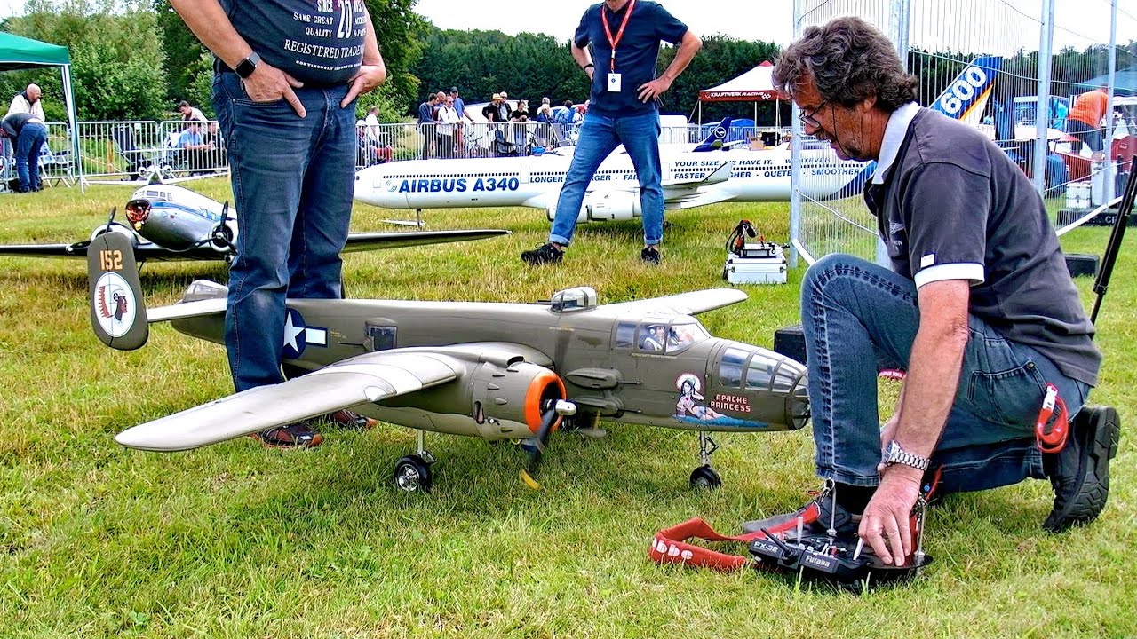 NORTH AMERICAN B-25 MITCHEL RC SCALE MODEL WARBIRD AIRPLANE / FLIGHT DEMONSTRATION !!!