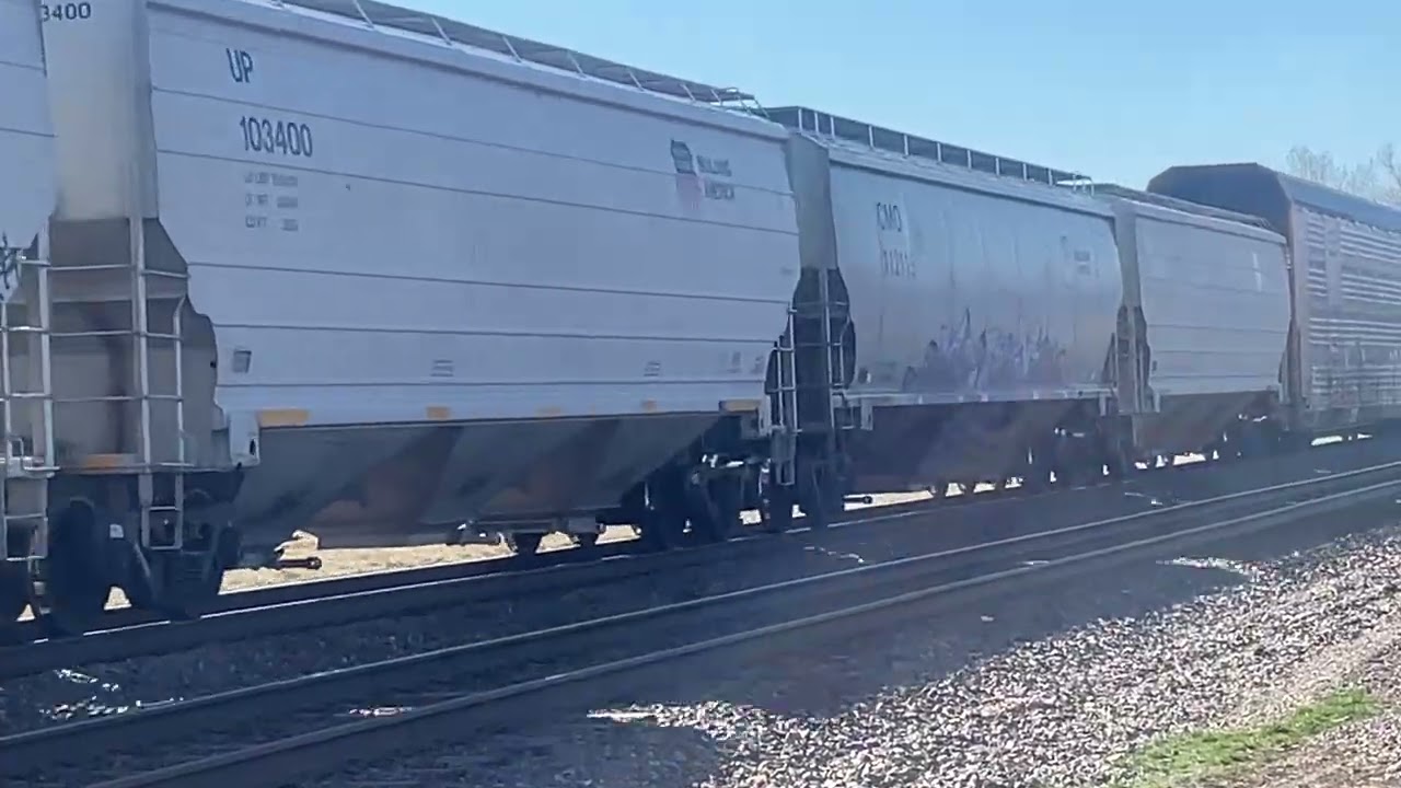 A eastbound 2-1-0 manifest with CSX power as the mid on the Kansas Sub in Edwardsville Kansas 