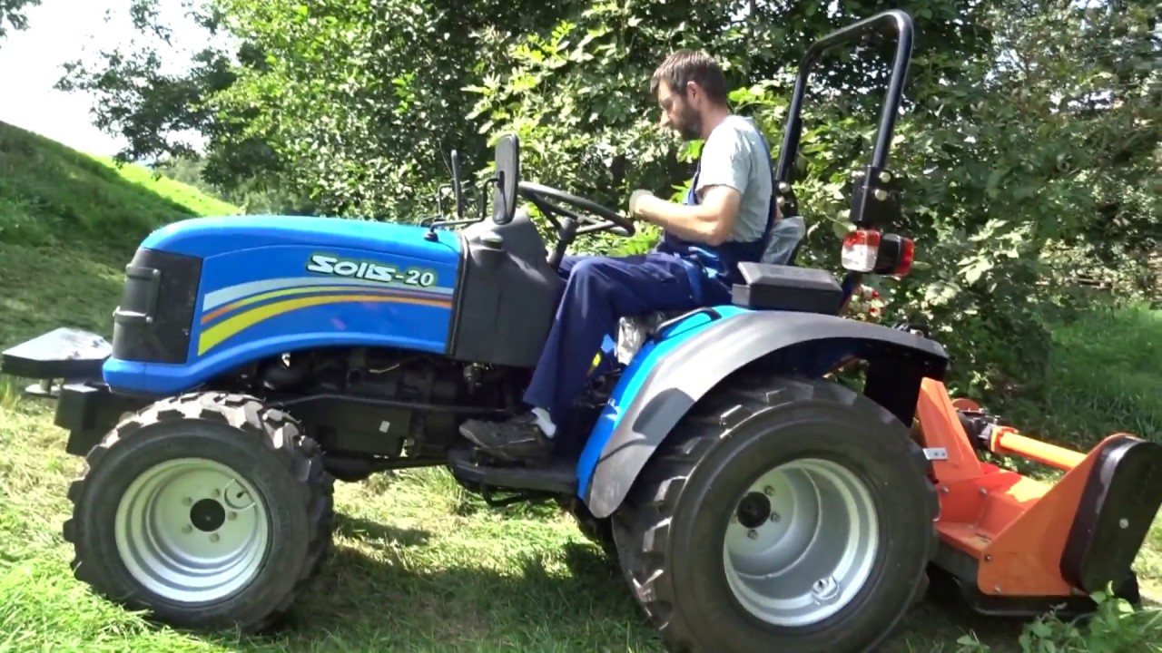 Allrad Kompakttraktor - Solis  20 - im Einsatz mit Agrassic-Schlegelmulchgerät