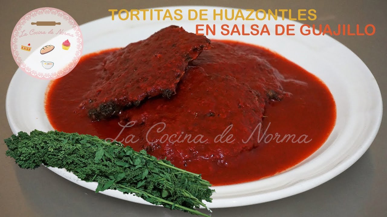 Tortitas de huazontles en salsa de chile guajillo