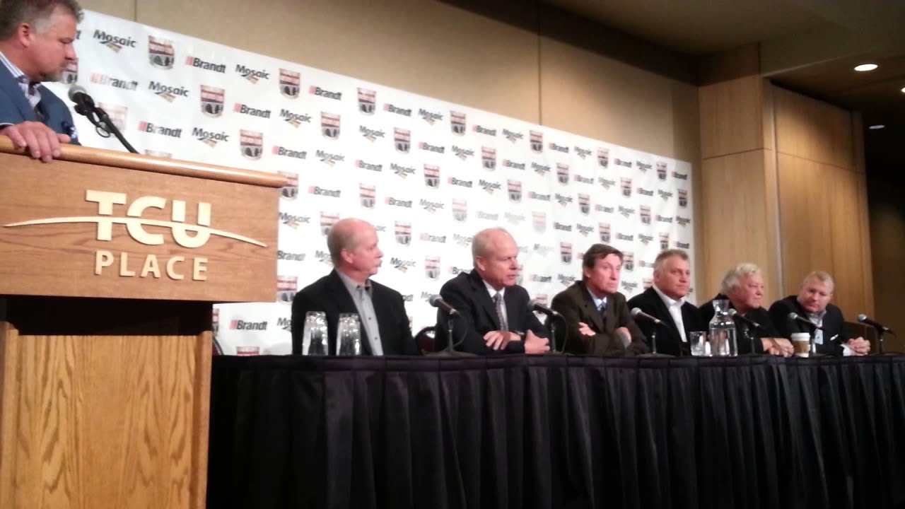 Hockey greats share Gordie Howe Stories