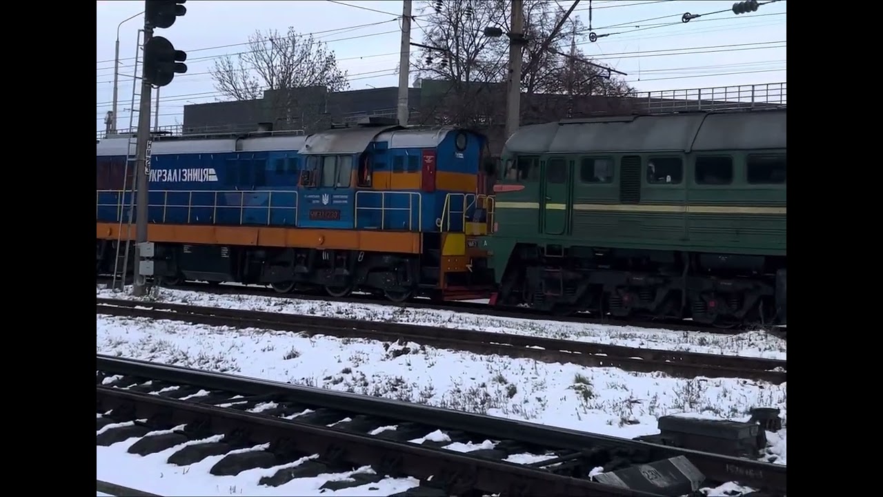 2М62У-0306+ЧМЕ3-1230 їдуть з ремонтним поїздом на ремонт лінії Збараж з дуже привітливою бригадою