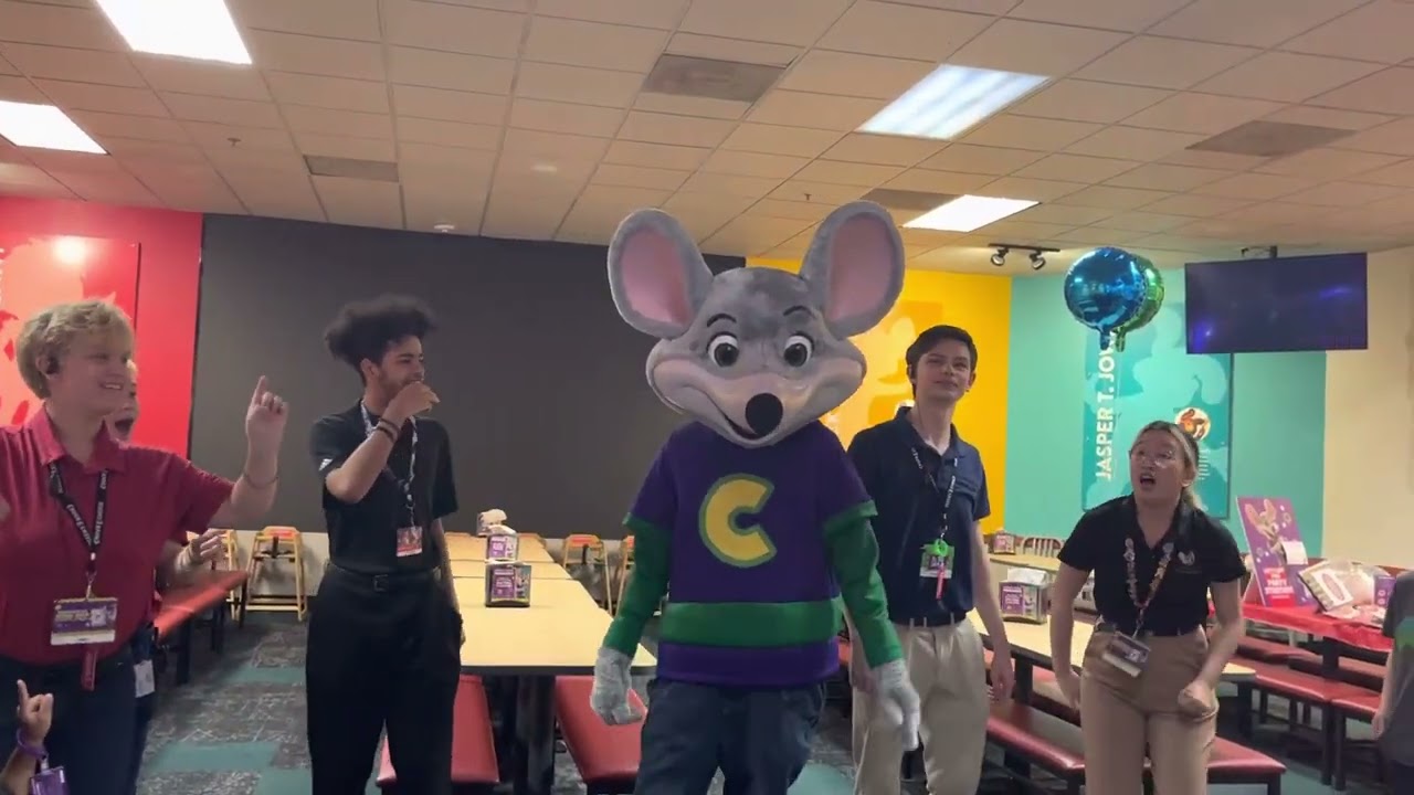 Me And My Friends FAIL! Chuck E. Cheese’s grand reopening LaCrosse Wisconsin