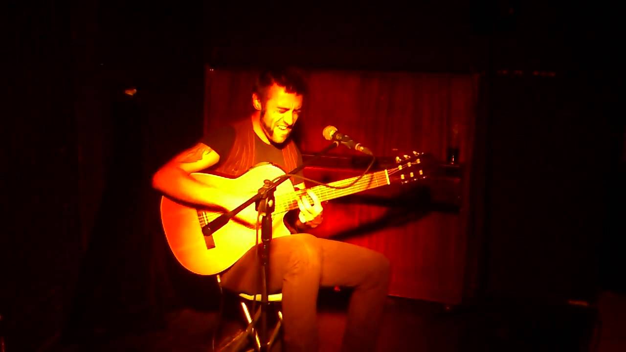 Tristan Eche,  improvisation guitare voix percu