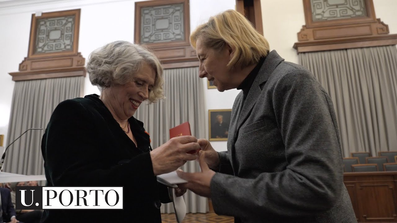 Condecoração de Isabel Pires de Lima pela Embaixada Francesa