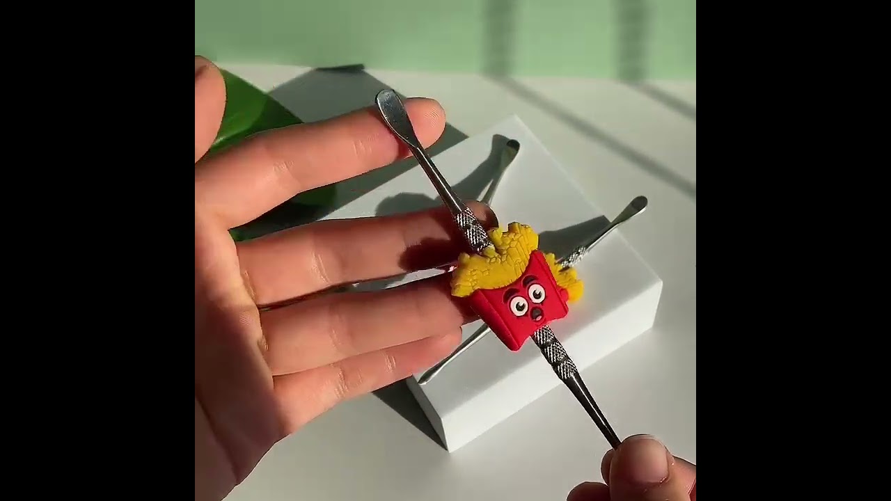 Dab tool with silicone cartoon D020