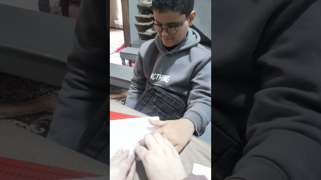 اول حصة في تعليم القراءة بطريقة برايل مع الطالب يوسف حسب الله