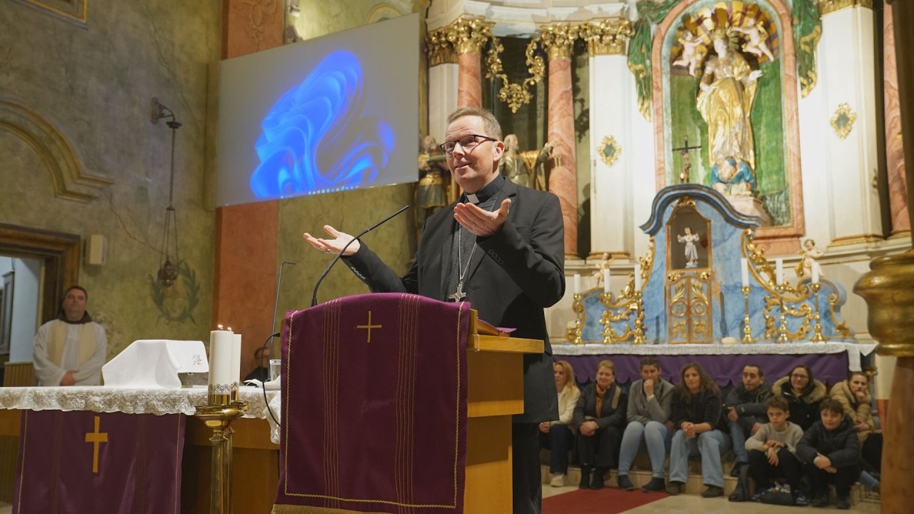 Exc. és Ft. Fábry Kornél püspök atya a székelyudvarhelyi Barátok templomában