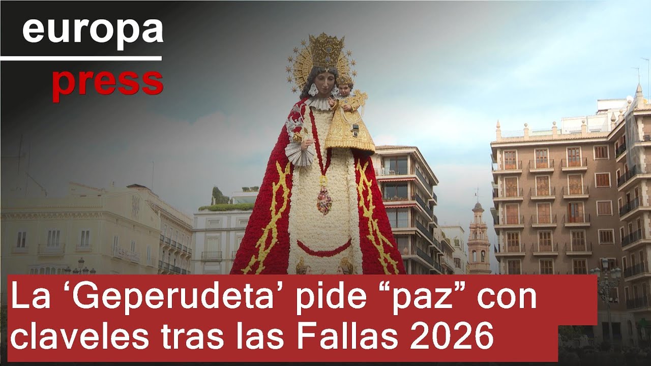 La ‘Geperudeta’ pide “paz” con claveles tras las Fallas 2026