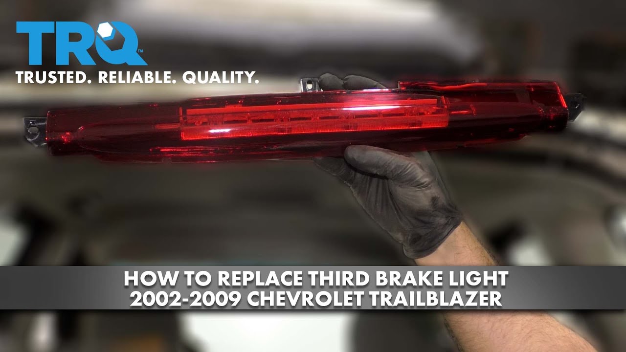 Как заменить третий стоп-сигнал на Chevrolet Trailblazer 2002–2009 годов
