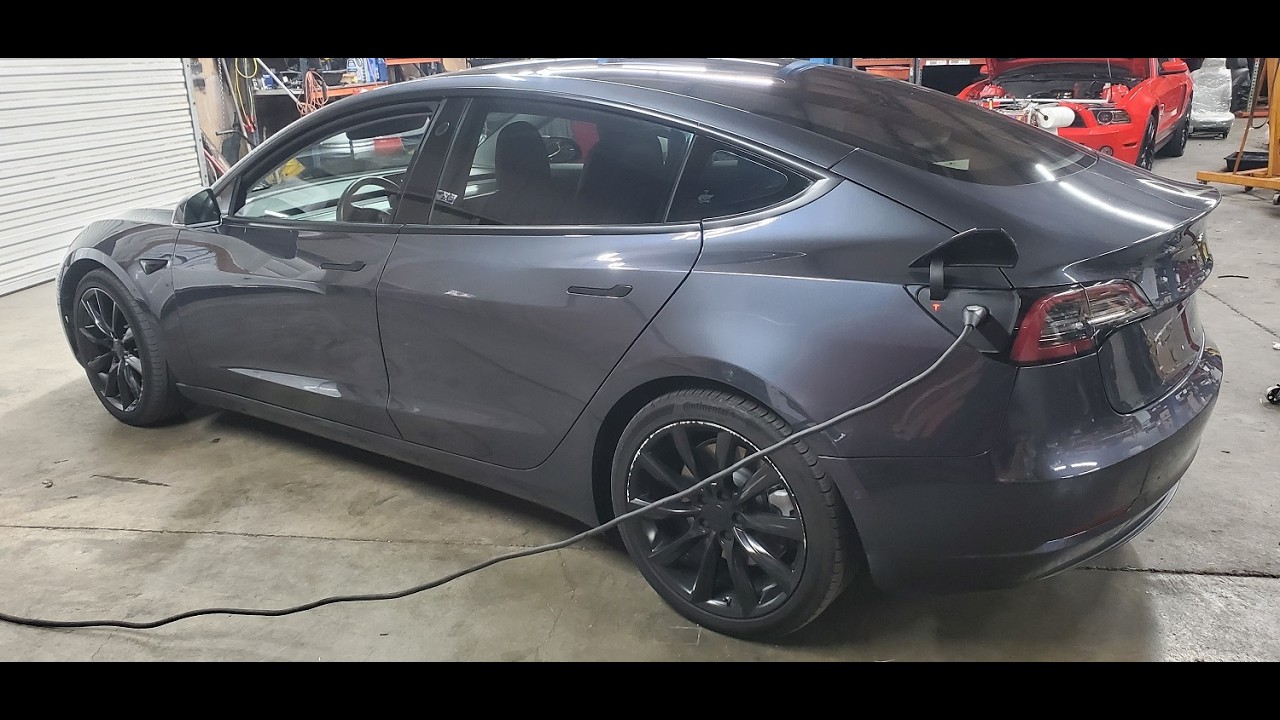 Tesla model 3 Не заряжается. Не заботает зарядка.