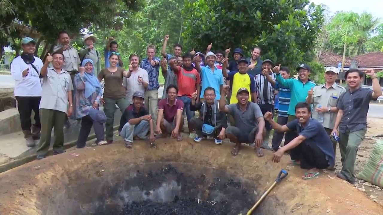 Praktek Pembuatan Biochar dengan Metode Kon Tiki. Lampung, 10 Juli 2017