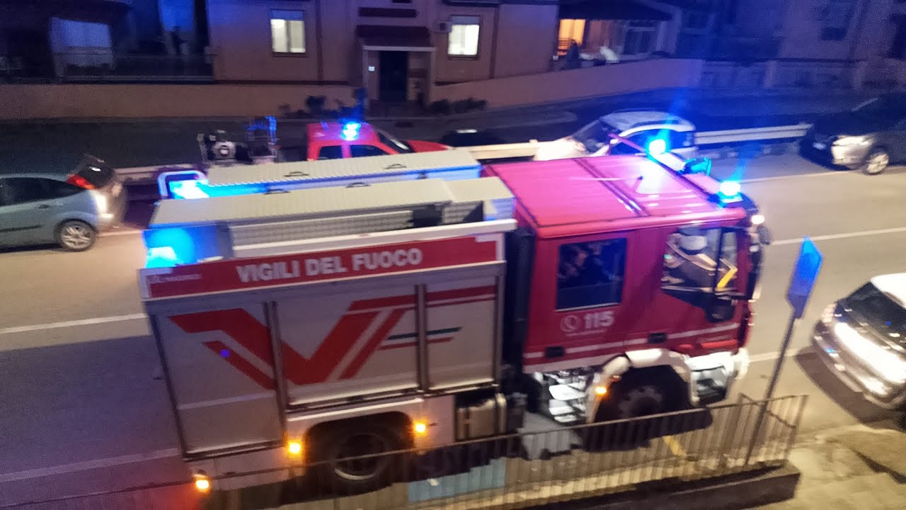 vigili del fuoco in  emergenza per una fuga di gas