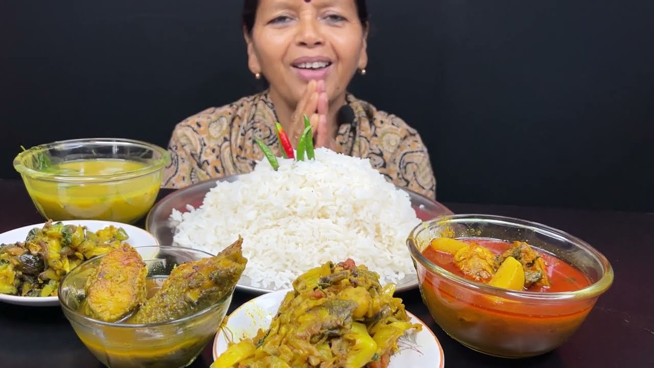 BIGBITES, EATING RICE WITH KATLA KALIA, GURJALI SORSHE, DAL, BADHAKOPI CHORCHORI, UCCHE BEGUN VAJA।