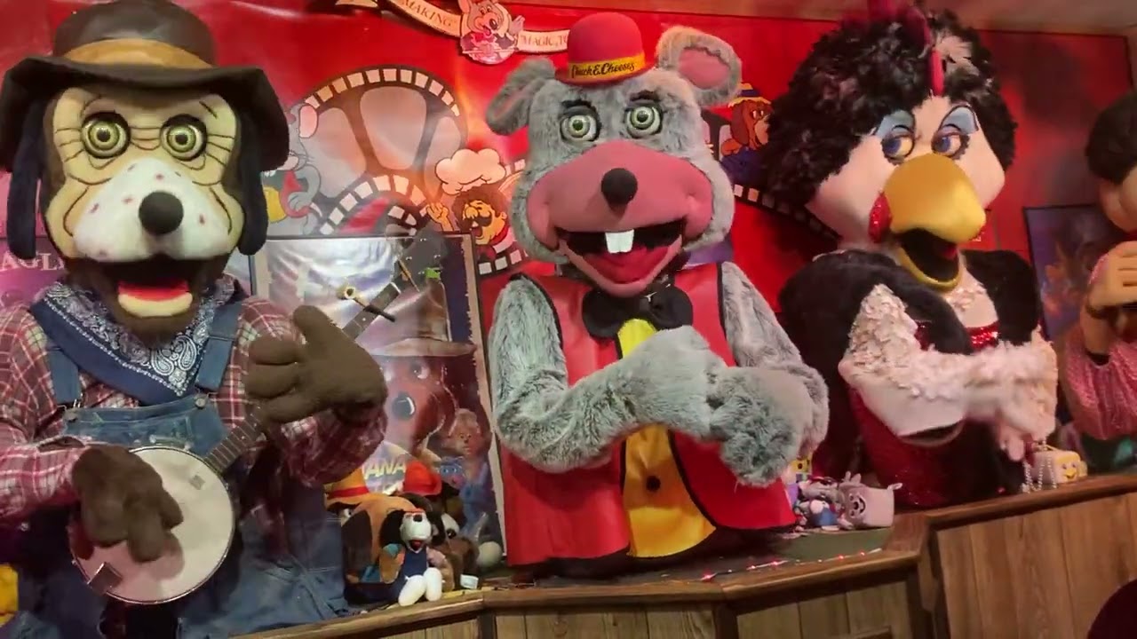 Chuck E. Cheese Pizza Time Players Christmas show 