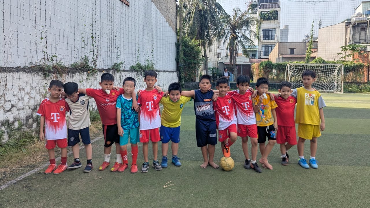 ĐI XEM BÚP MĂNG NON ĐÁ BANH ⚽