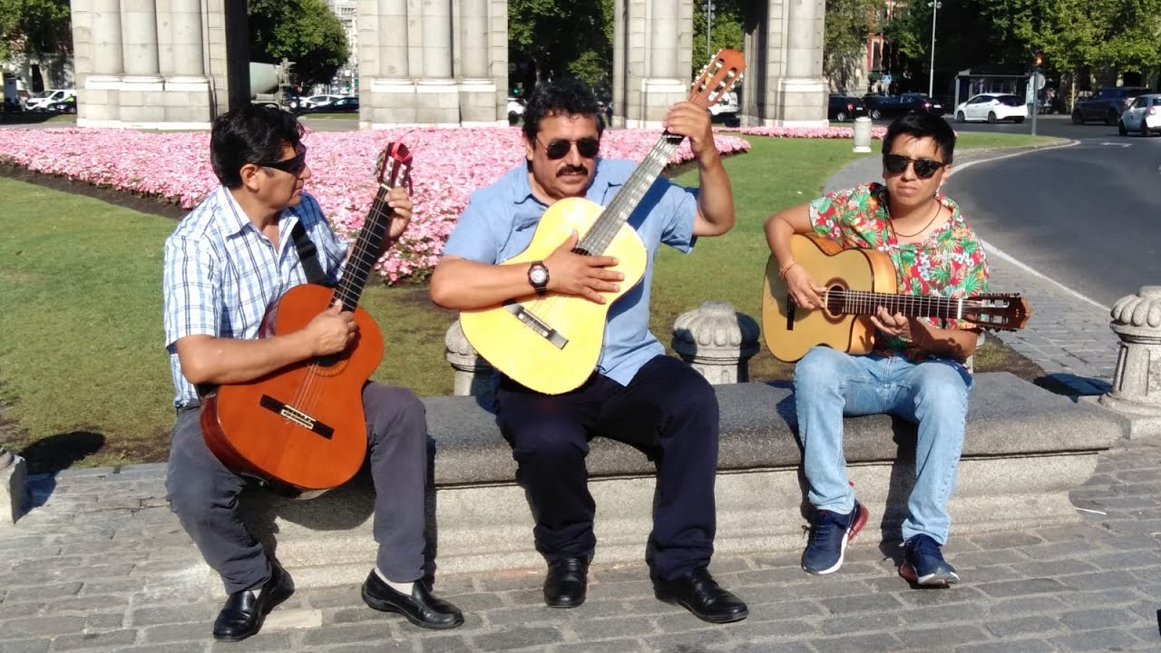 PASIÓN HISPANOLIRQUEÑO; Sicra Patampi: GUITARRAS: RIBER ORE Y SAÚL VERA, VOZ: RAMIRO SANCHEZ