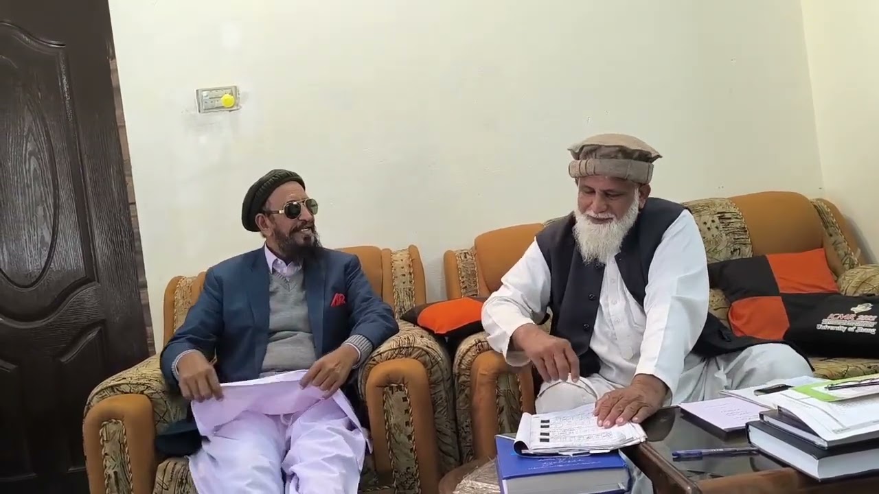 2 عاجز بندگان الہی قرآن مجید کے الفاظ پر عالمانہ و ایمان افروز گفتگو کرتے ہوئے