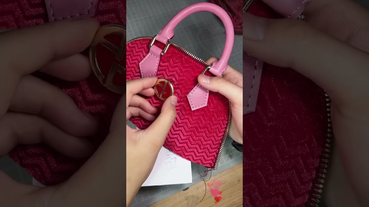 Dust-proof bags can also be instantly transformed into shell bags