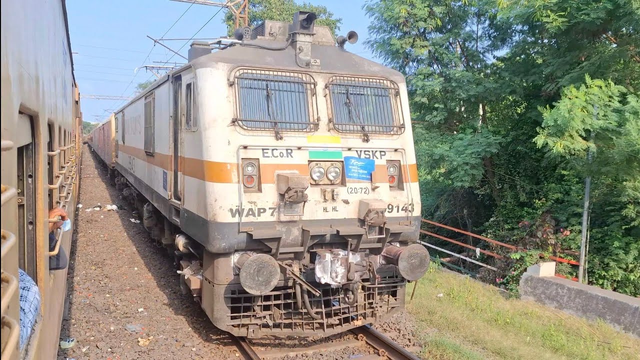 [15 IN 1] CROSSING TRAINS ON BOARD GNT-VSKP SIMHADRI EXPRESS FROM PITHAPURAM TO VISAKHAPATNAM 