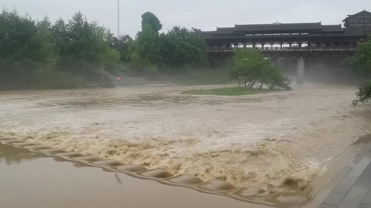 Rains trigger floods, prompting emergency evacuation in parts of China