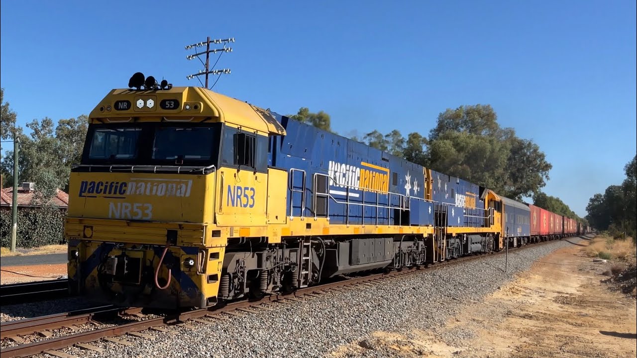 NR53 & NR40 thrashing past with 4PS6