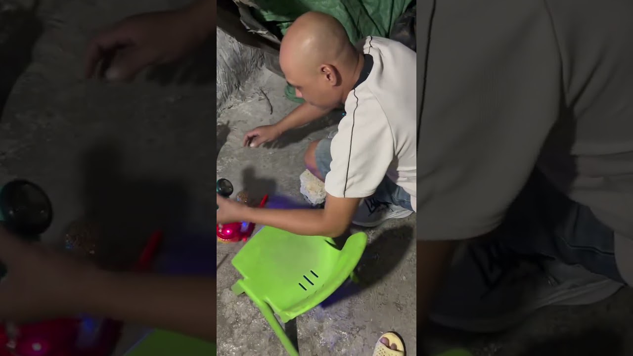 Hai anh em đi nấu con ngựa về, tranh thủ tặng quà Trung thu cho con ,rồi đi nấu tiếp