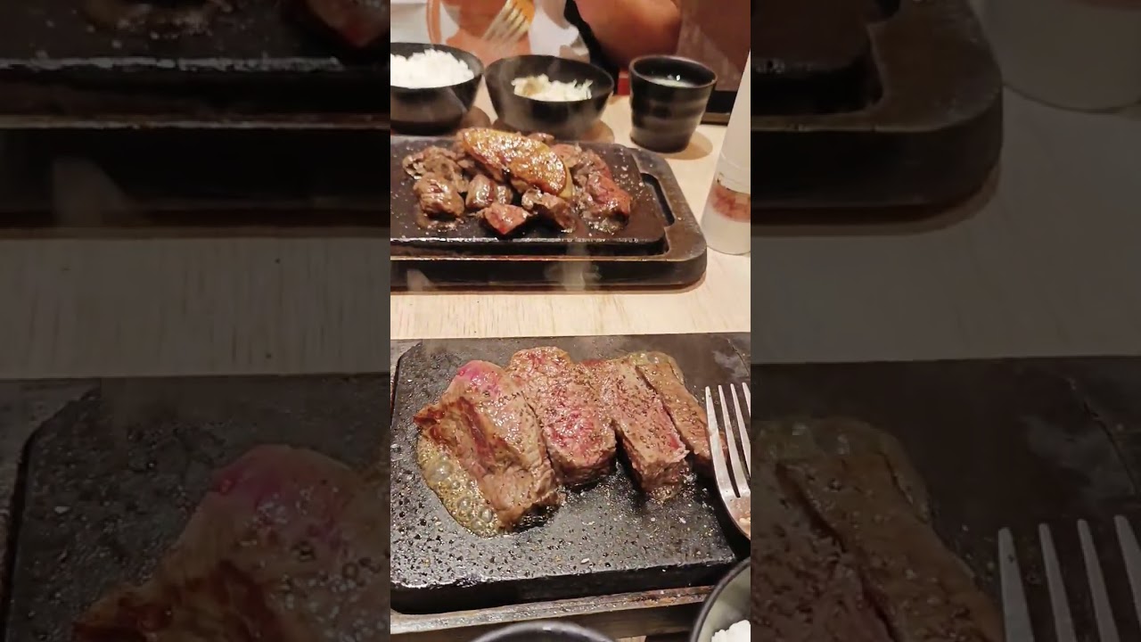 Fantastic steak dimasak di atas hot stone! suamiku pesan tambahan Foei graas! 