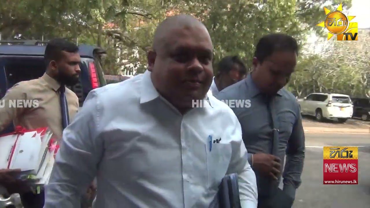 අත්අඩංගුවට ගත් සජින් වාස් අල්ලස් කොමිසමේ සිට අධිකරණයට රැගෙන යන අයුරු -   Hiru News