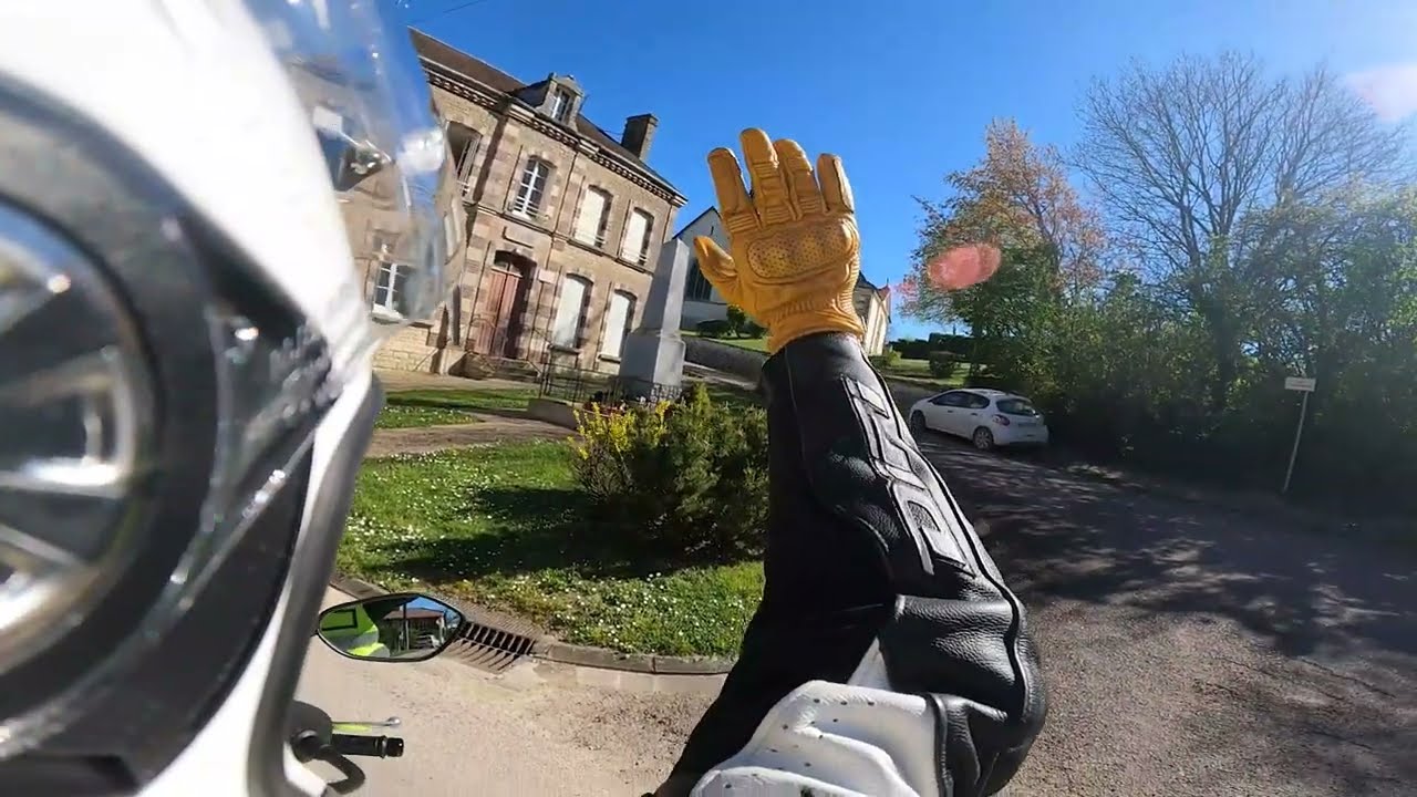 Signaleur moto course cycliste