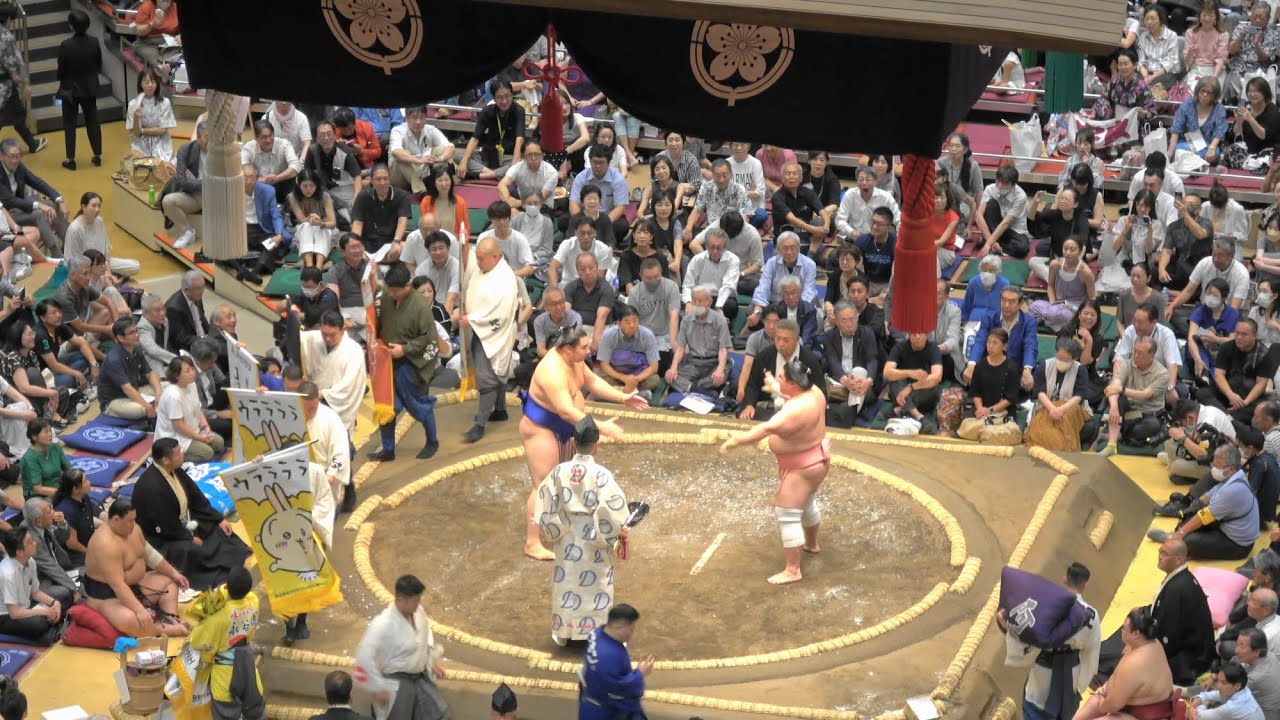 大相撲秋場所に「ちいかわ」うさぎ懸賞旗が登場!! 宇良関だからウララララ…ってコト⁉  令和7年9月場所初日 2025 September GRAND SUMO TOURNAMENT 1st Day