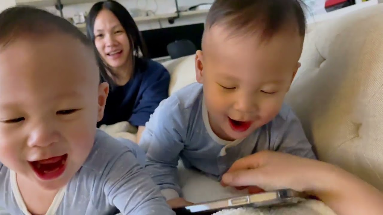 Strong Dancing Babies | Minnie's VLOG 1937