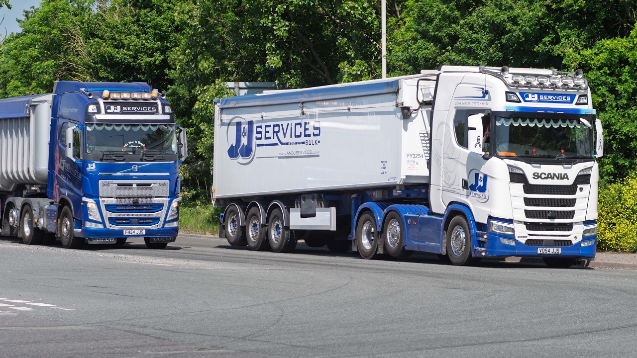 Two Days of Truck Spotting at Tilbury Docks (4K) Straight pipe V8 T-cab.