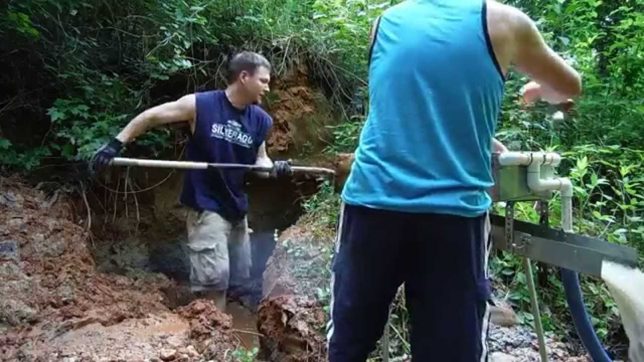 Highbanker Gold Prospecting - working old river bed, digging in the mud