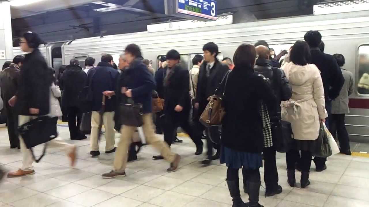 朝ラッシュの東武スカイツリーライン（東武伊勢崎線）北千住駅 （Morning Rush hour, Tobu Skytree L.)