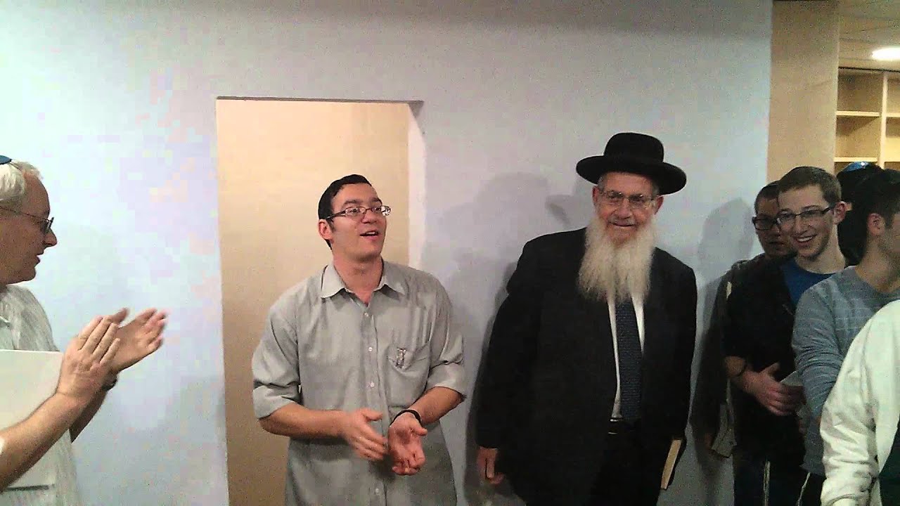 ישיבת ברכת משה מעלה אדומים - קביעת מזוזה לספרייה