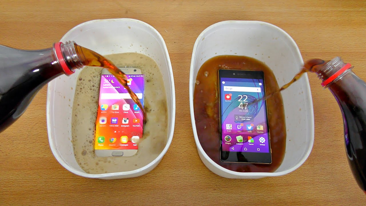 Samsung Galaxy S7 Edge vs Sony Xperia Z5 Premium Coca Cola Test! (4K)