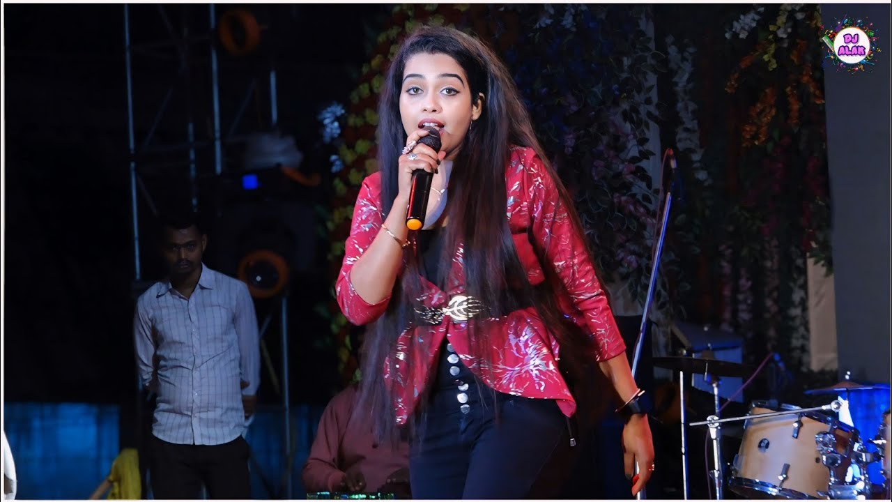 পুরো স্টেজ কাঁপানো পারফরম্যান্স 