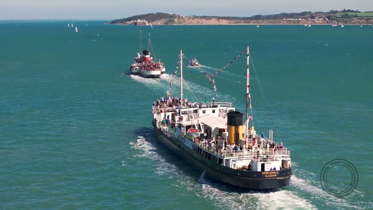 Steamship Shieldhall and Paddle Steamer Waverley put on a show together!