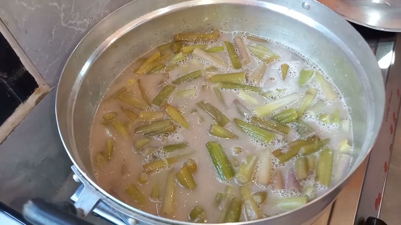 ต้มกะทิสายบัว เมนูอาหารไทยโบราณ อร่อยหอมกรุ่น ทําง่ายที่ครัวบ้านเราค่ะ