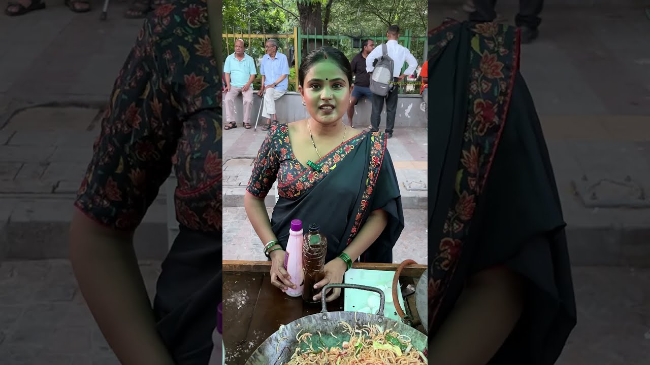Paneer वाली Chowmein 10/- रुपये की #trending 