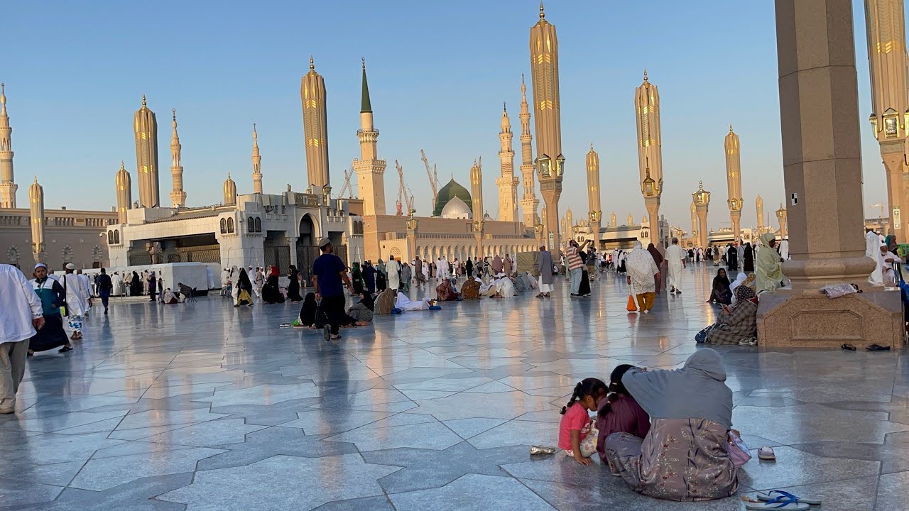 جولة مسائية في ساحات المسجد النبوي الشريف الجنوبية المدينة المنورة الحرمين الشريفين السعودية 