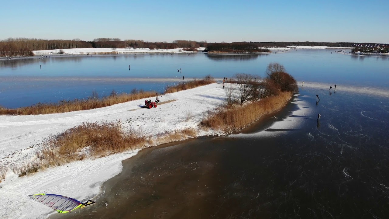 ijspret op de rietplas