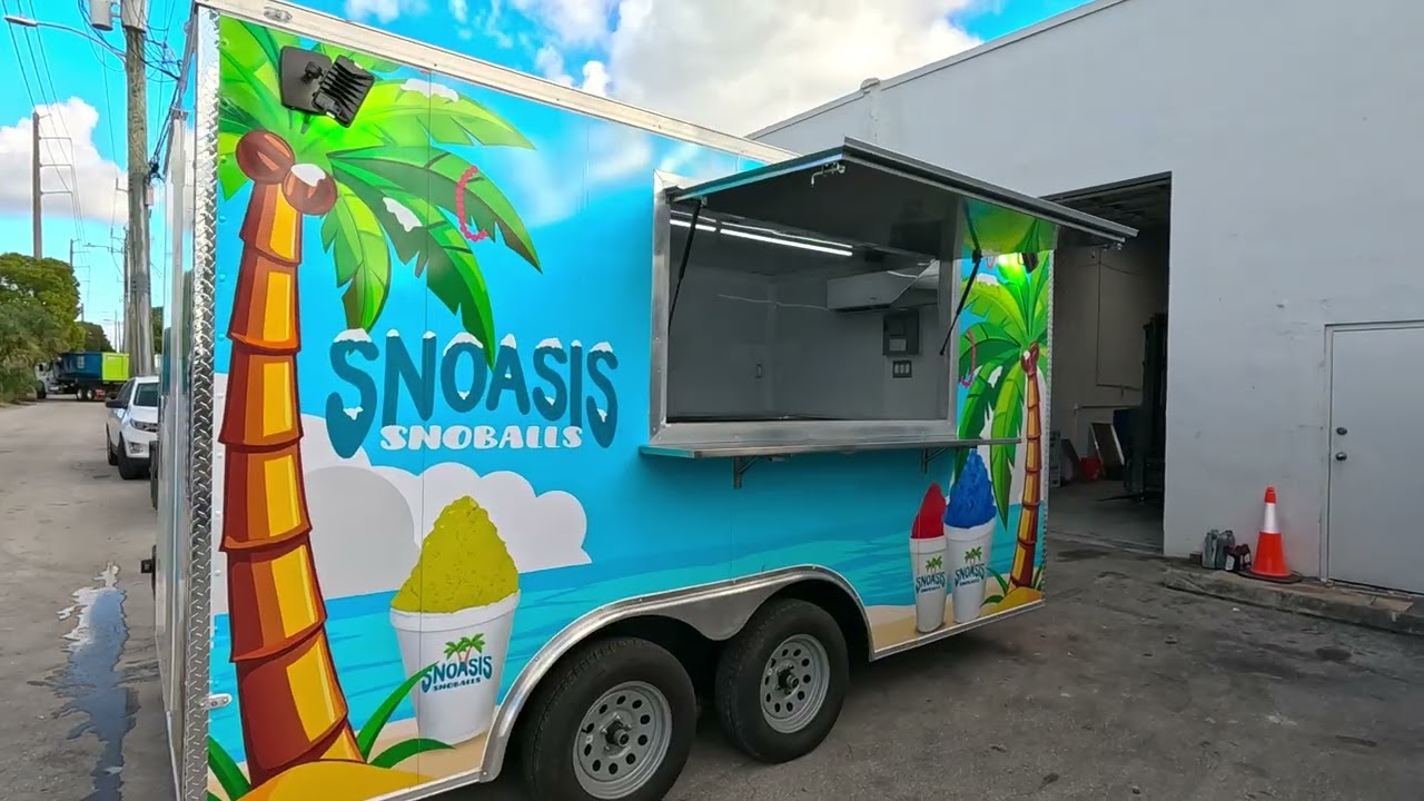 Внутри 14-футового прицепа для строганного льда | Snoasis Snoballs, построенный Smart Food Truck