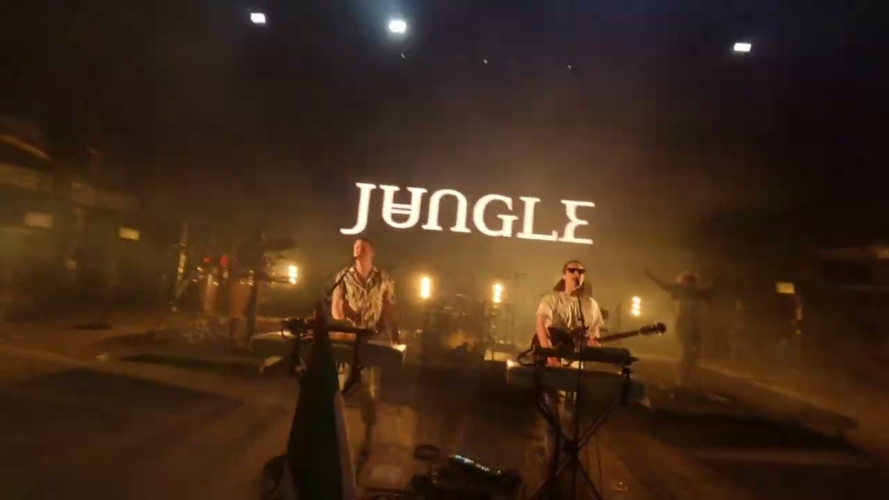 Jungle - Keep Moving (Live at Festival Vaiv&eacute;n, Mexico)