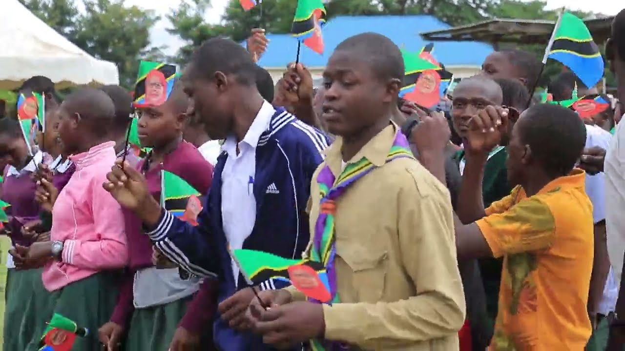 simiyu rs// POLISI SIMIYU WALIVYONOGESHA  MIAKA 60 YA MUUNGANO KIMKOA ITILIMA