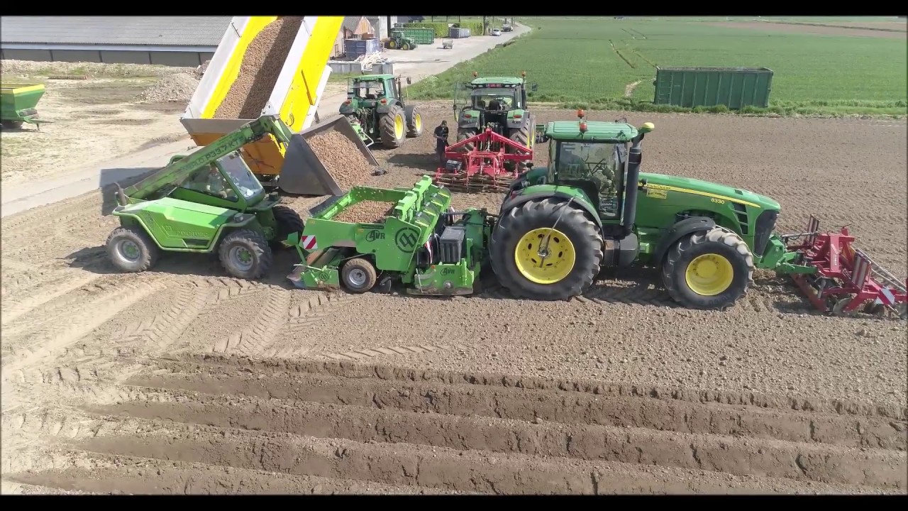 JohnDeere8330/planting potatoes/aardappelen planten