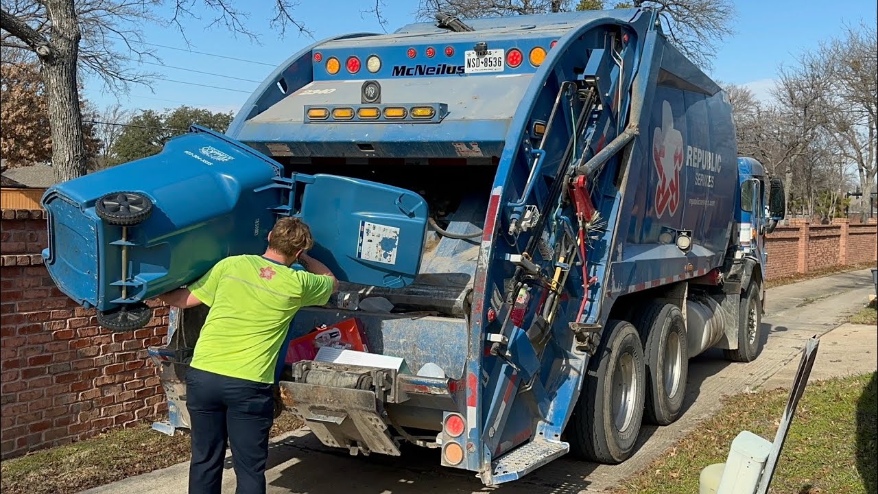 Fast Republic Services Pete 320 McNeilus Rear Loader Garbage Truck Packing Recycling