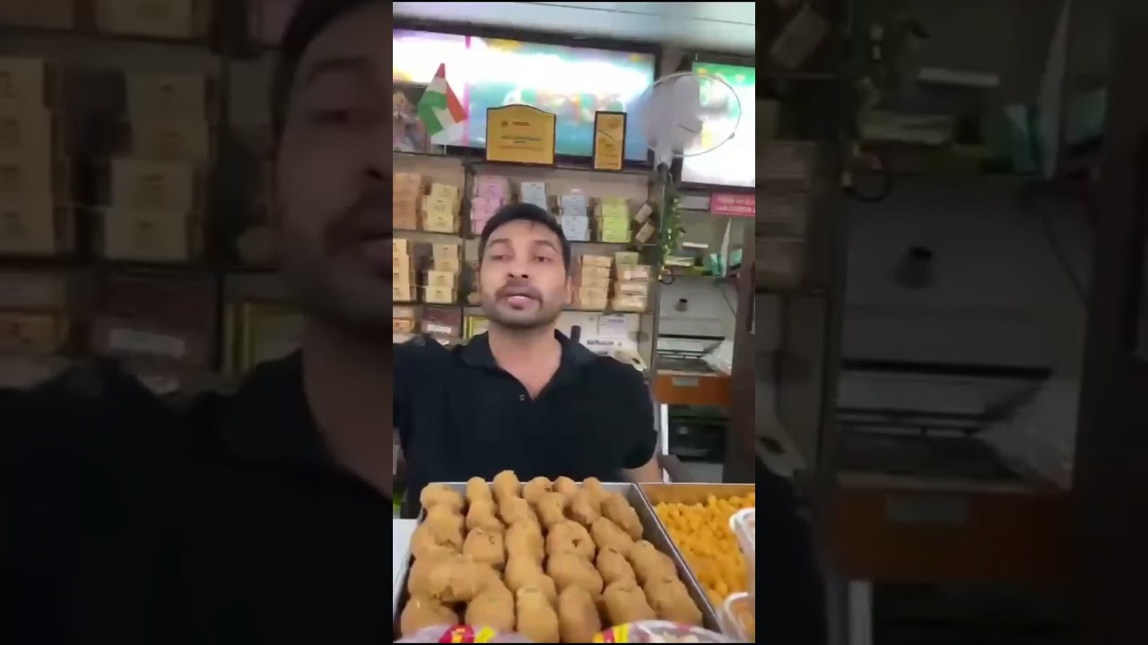 Kalesh at Madan Sweets: Customer Finds Mosquitoes in Food, Confronts Owner