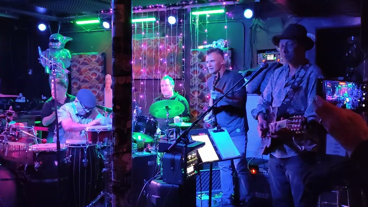 Con Leche @ Sea Monster Lounge (Seattle WA) December 03, 2025